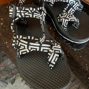CHACO sandals size 6 **WORN ONCE**